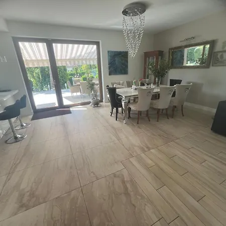 Zamorska Z Bezpłatnym Dostępem Do Basenu W Willa Łódź