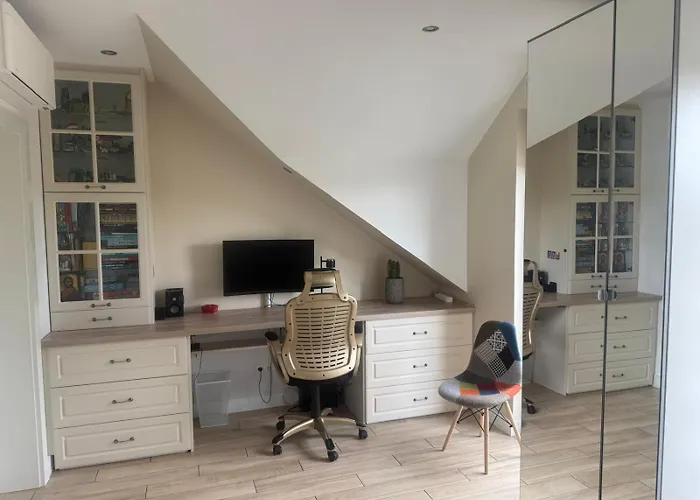 Villa Zamorska Z Bezplatnym Dostepem Do Basenu W Łódź